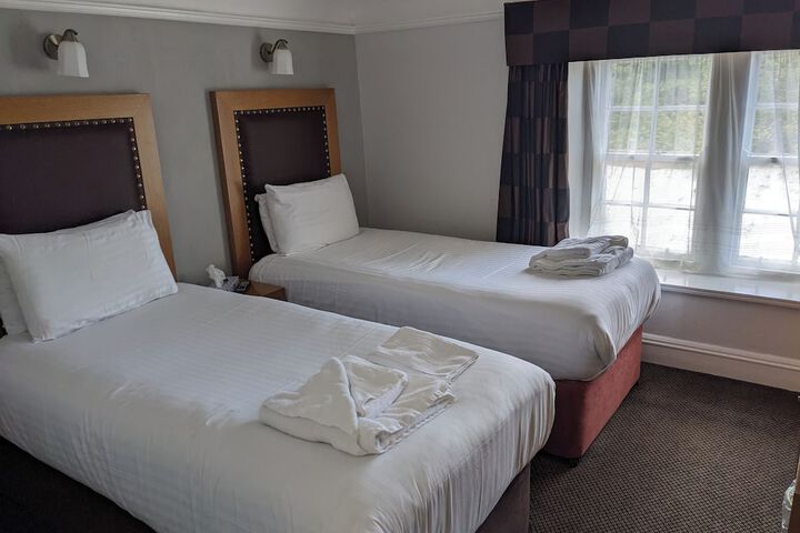 Room 9 of 35