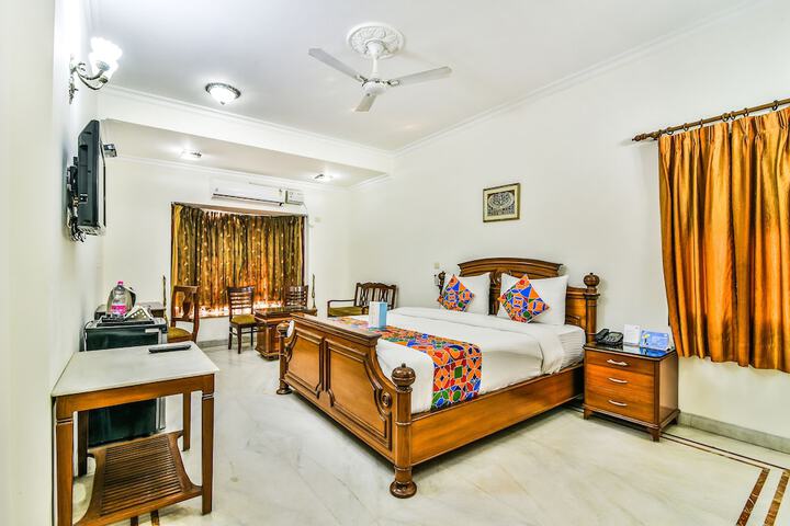 Room 6 of 18