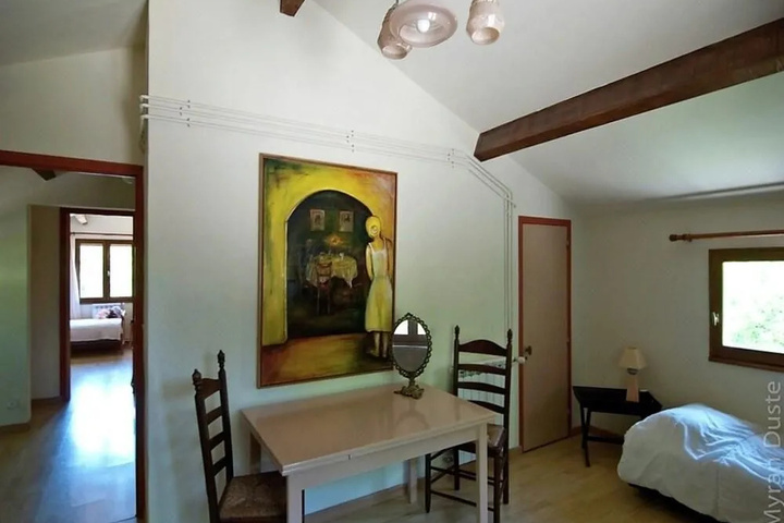 Room 4 of 6