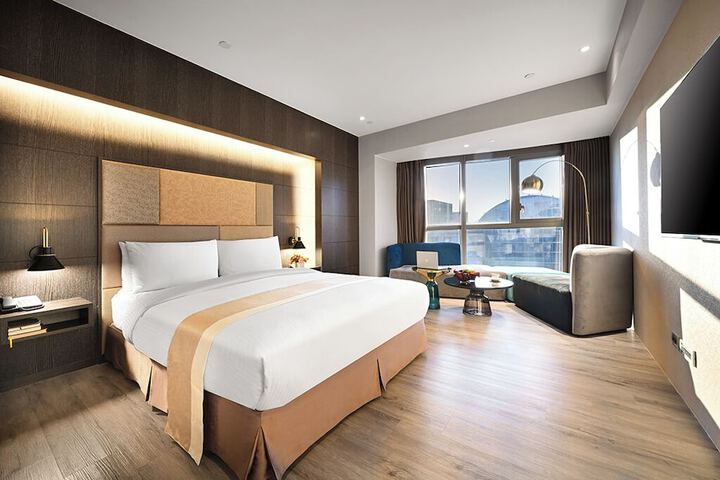 Room 10 of 94