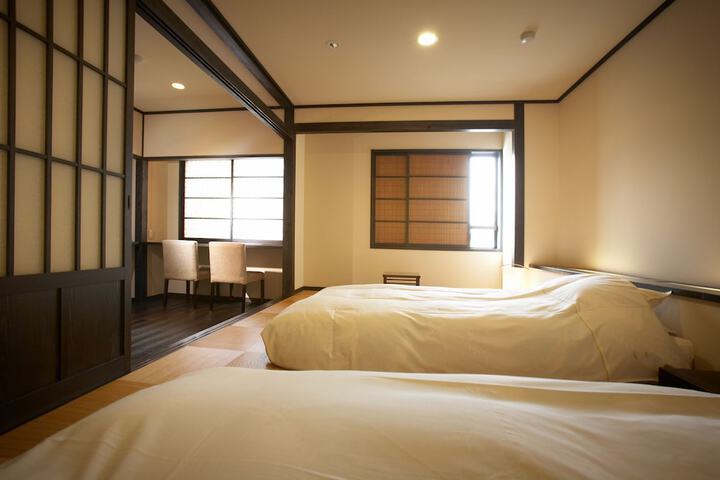 Room 5 of 25