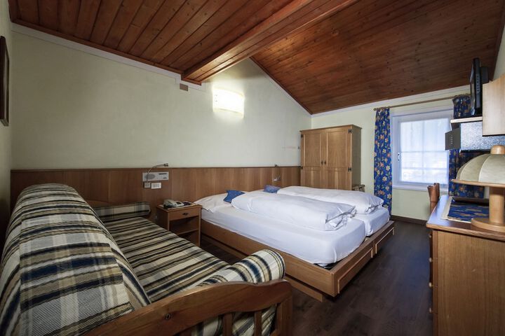 Room 5 of 37