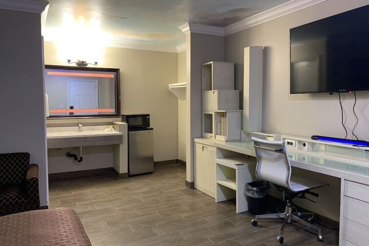 Room 3 of 36