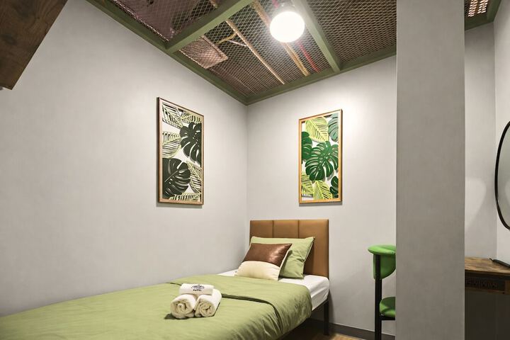 Room 10 of 35