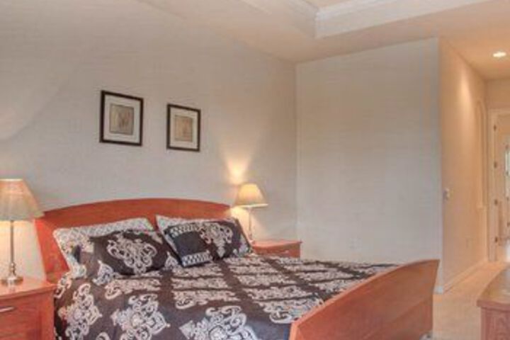 Room 9 of 24