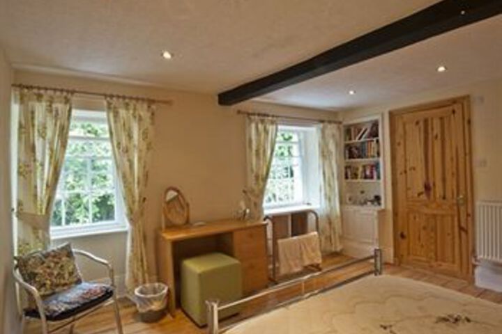 Room 4 of 10