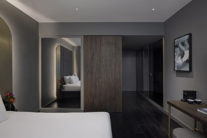 Room 12 of 90