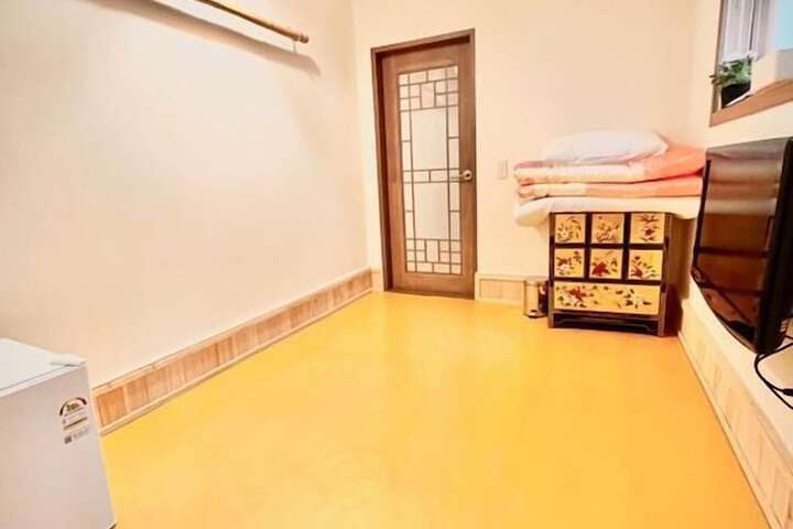 Room 15 of 60
