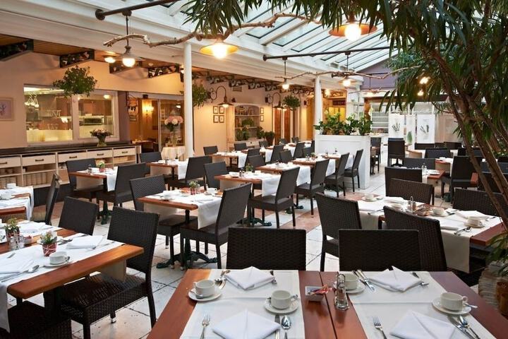 Dining Photos