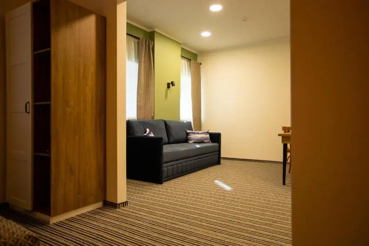 Room 27 of 32