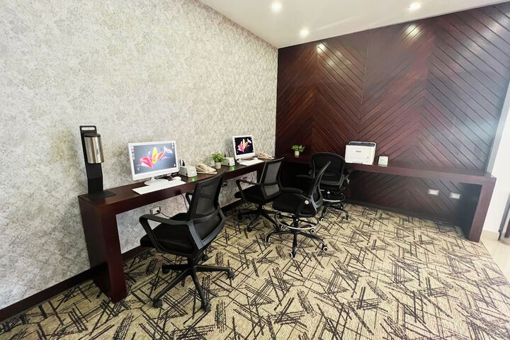 Business Center 107 of 127