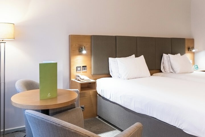 Room 25 of 189