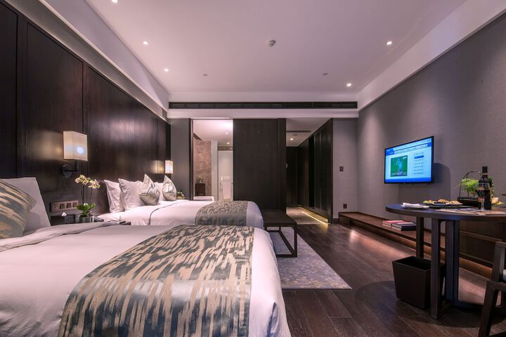 Room 10 of 46