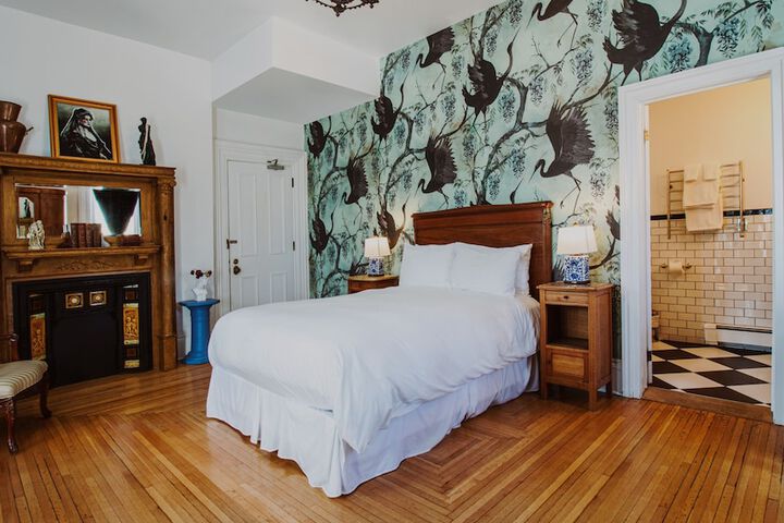 Room 8 of 33