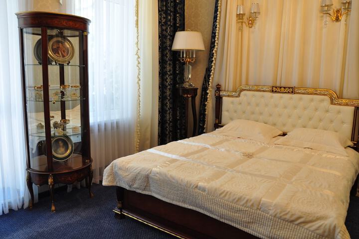 Queen Valery in Odesa
