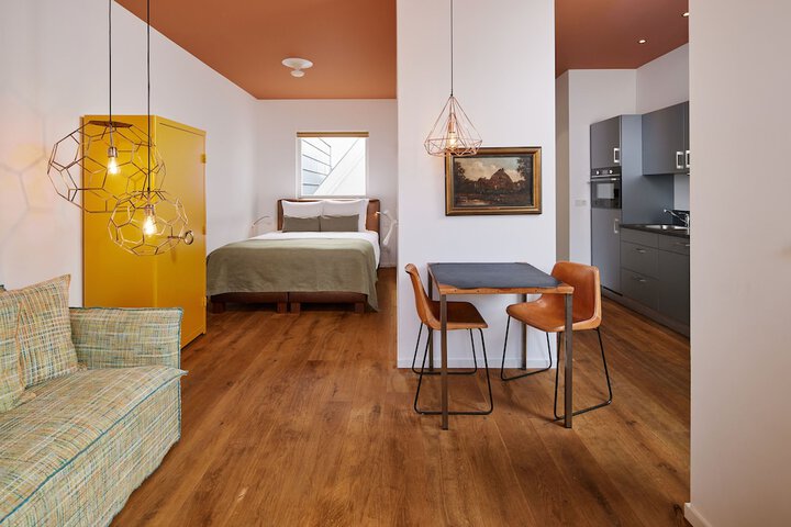 Room 18 of 171