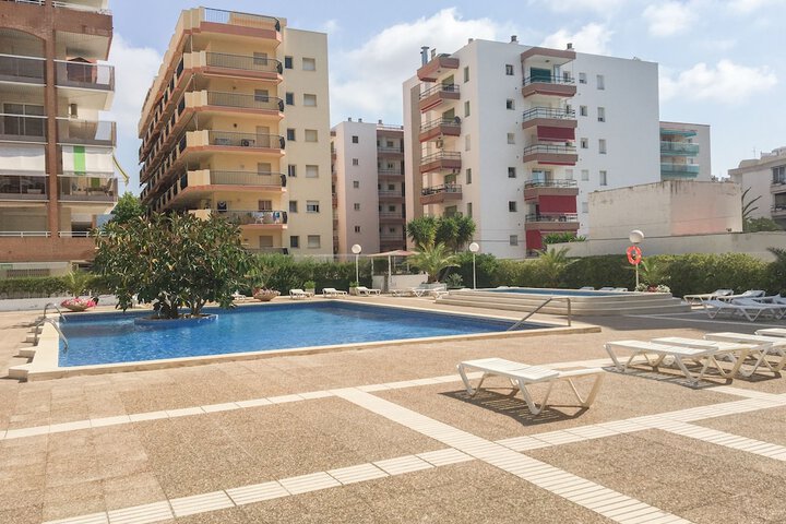 Pool 10 of 15