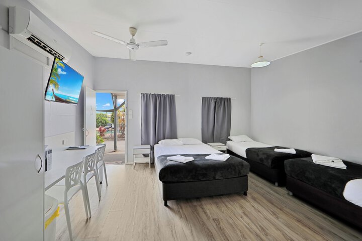 Room 9 of 42