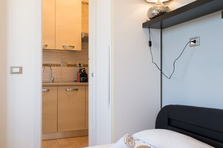 Room 5 of 11