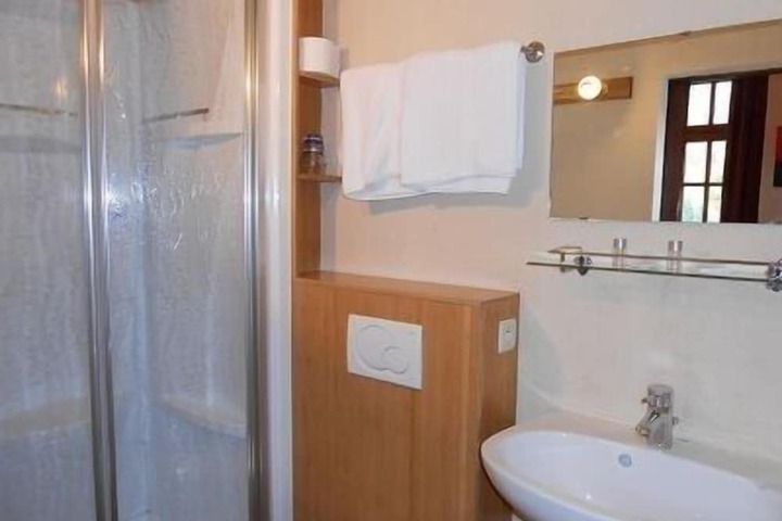 Room 13 of 37