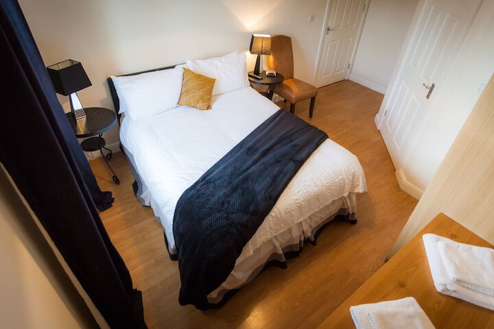 Room 2 of 102