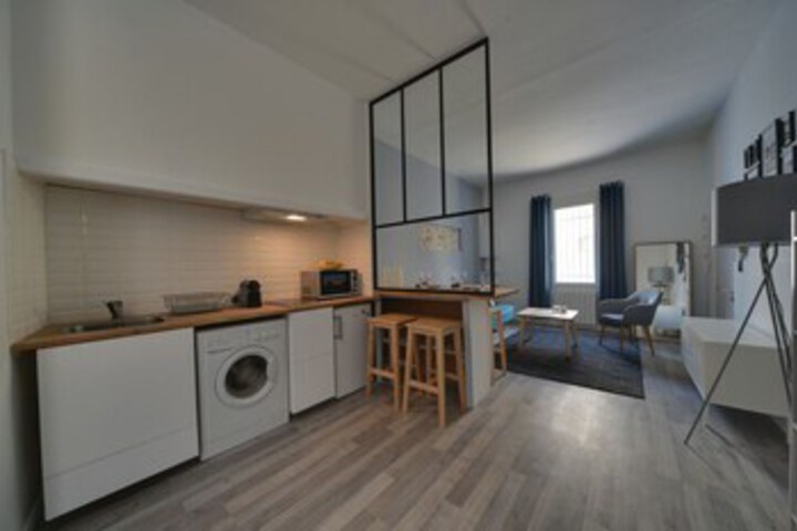 Room 8 of 12
