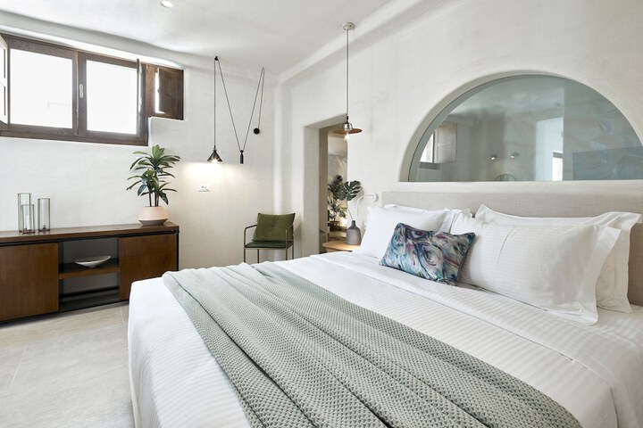 Room 100 of 174
