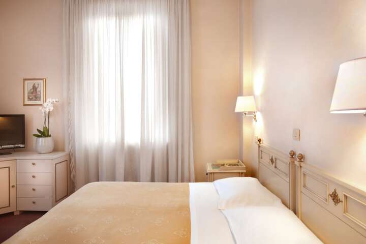 Room 8 of 89