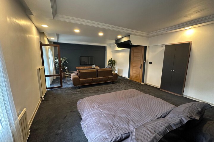 Room 18 of 104