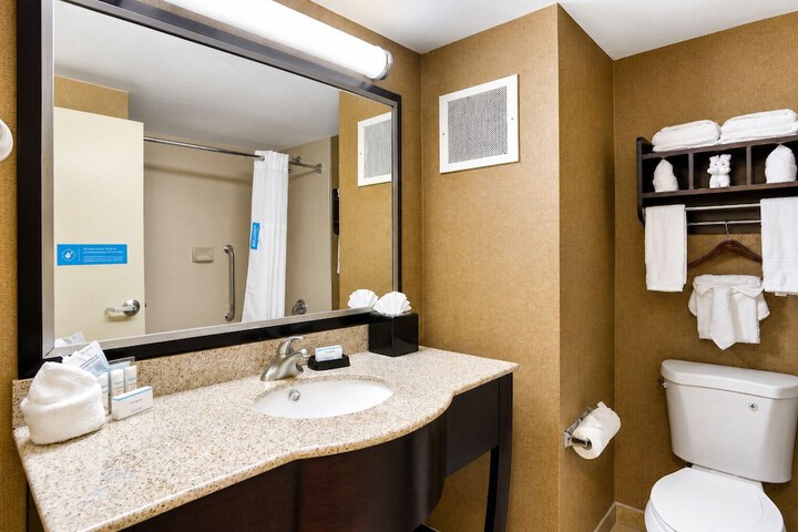 Room 9 of 16