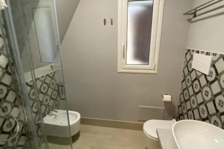 Room 4 of 4