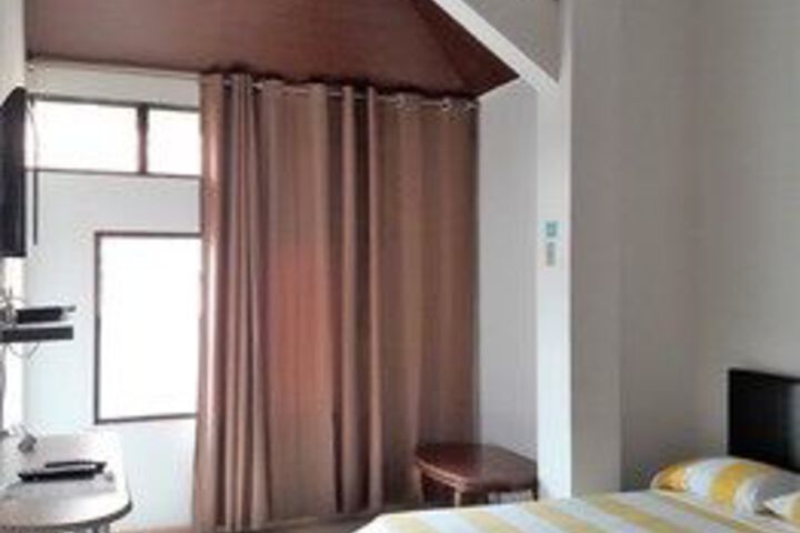 Room 13 of 25