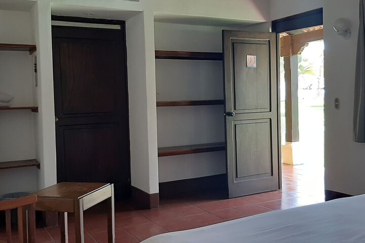 Room 64 of 77
