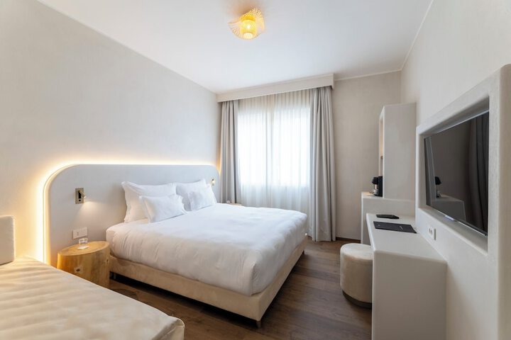 Room 32 of 90