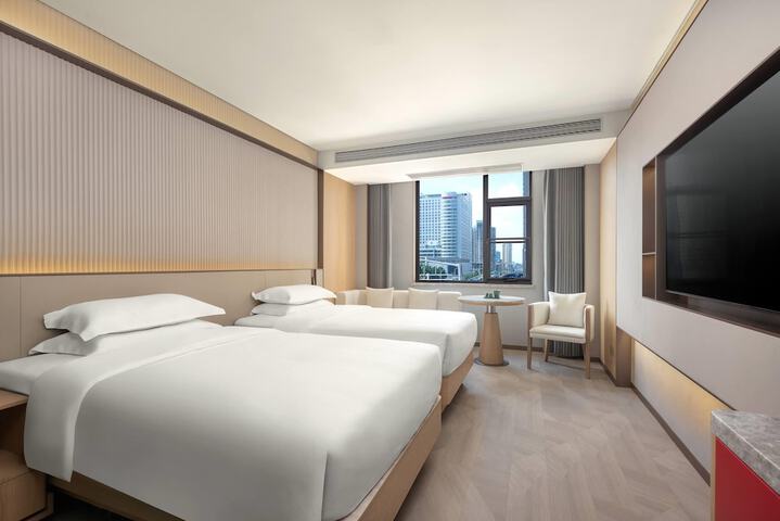 Room 10 of 16