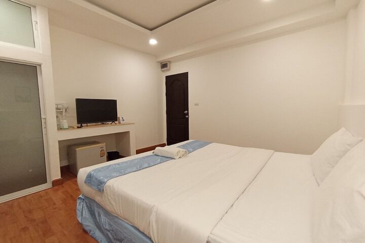 Room 8 of 94