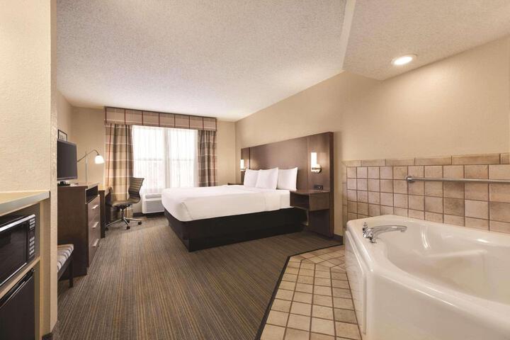 1 King Bed (7 of 13)