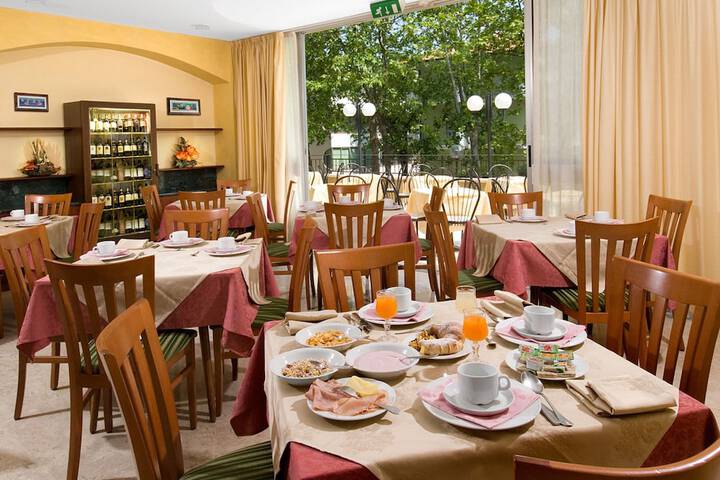 Breakfast area