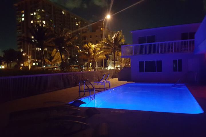 Swimming pool at Le Cabanon Motel