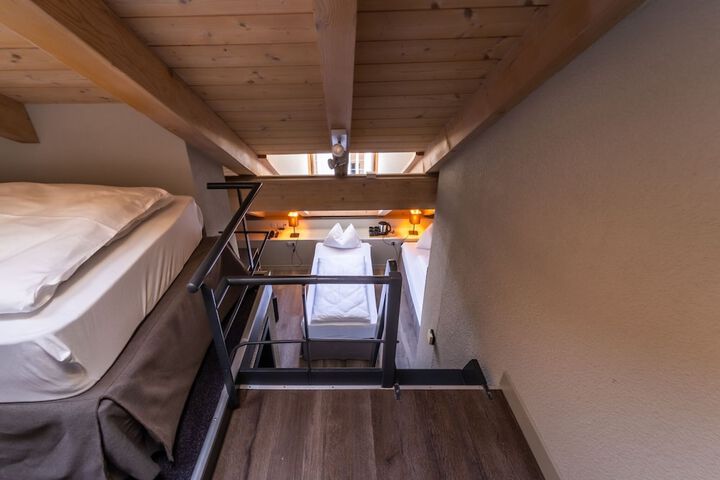 Room 3 of 20