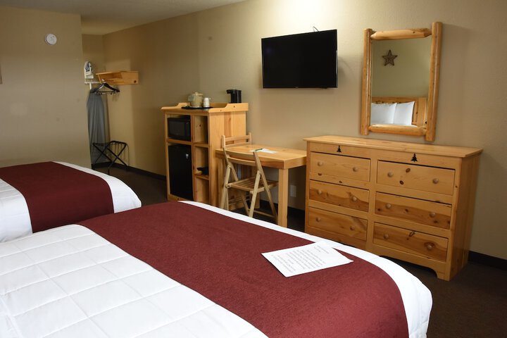 Traditional Room 2 Queen Beds Side Building (18 of 28)