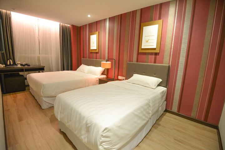 Room 3 of 33
