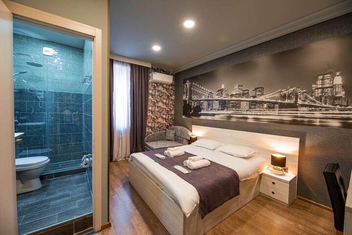 Room 5 of 22