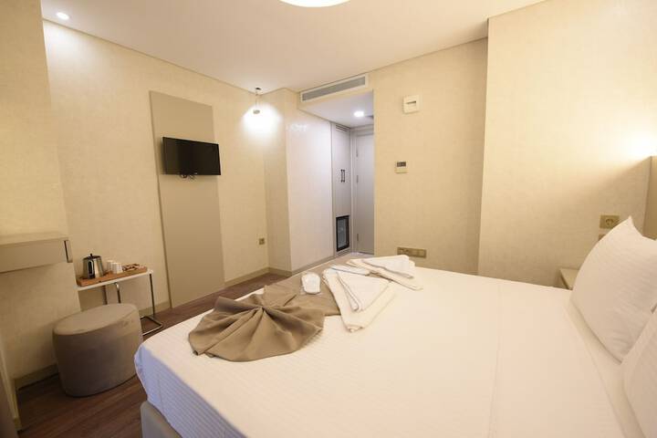 Room 7 of 19