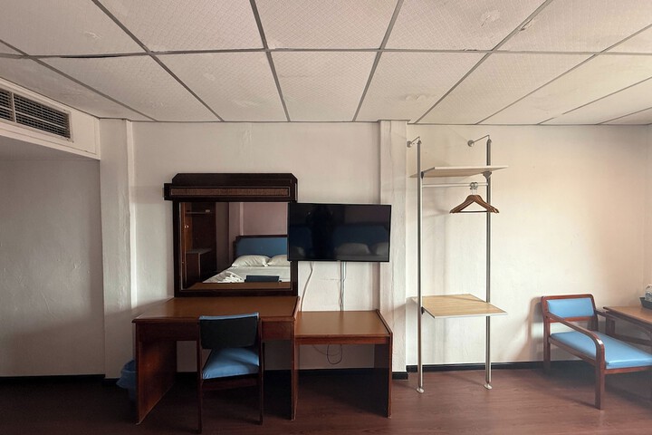 Room 58 of 86