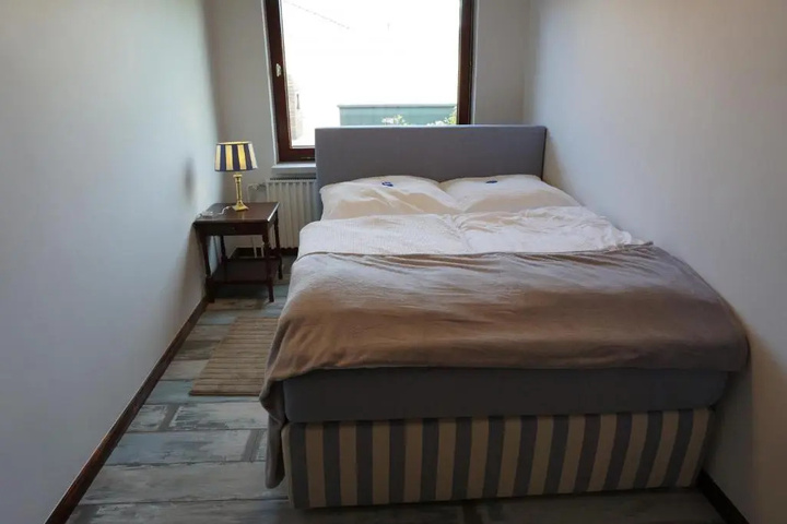 Room 4 of 10