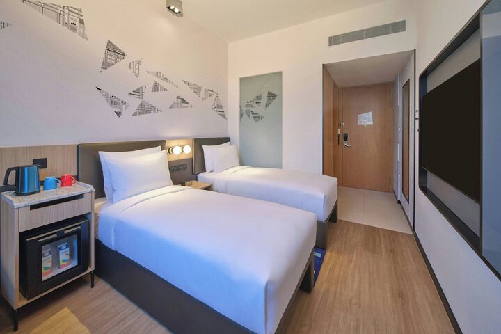 Room 13 of 64