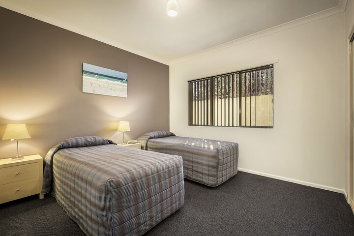 Room 3 of 28