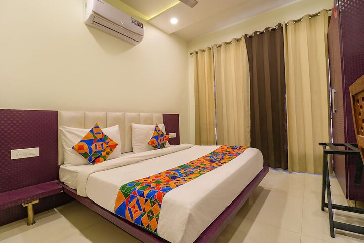 Fabhotel Golden Home