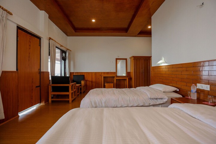 Room 9 of 42